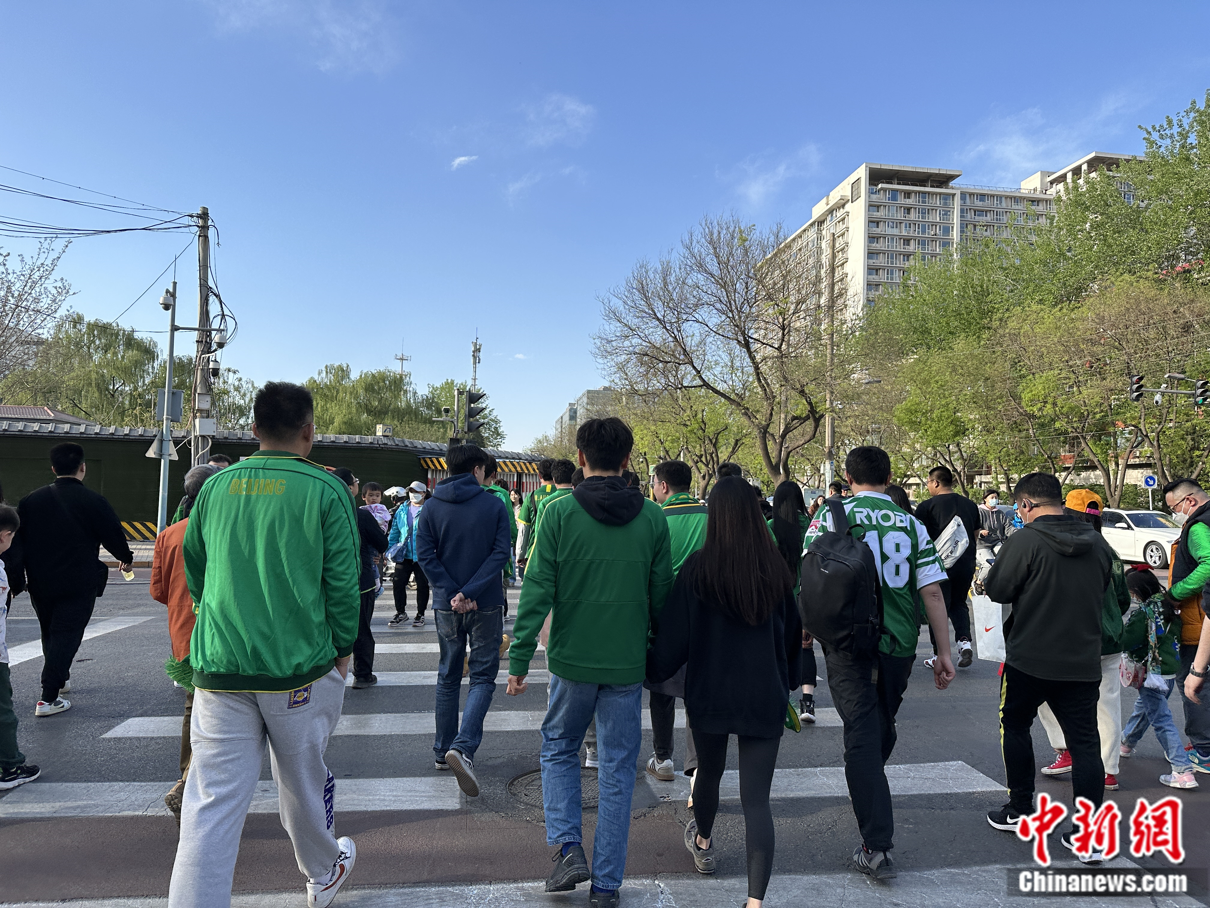 中国足球再出发：新工体回归点亮中超火爆开幕