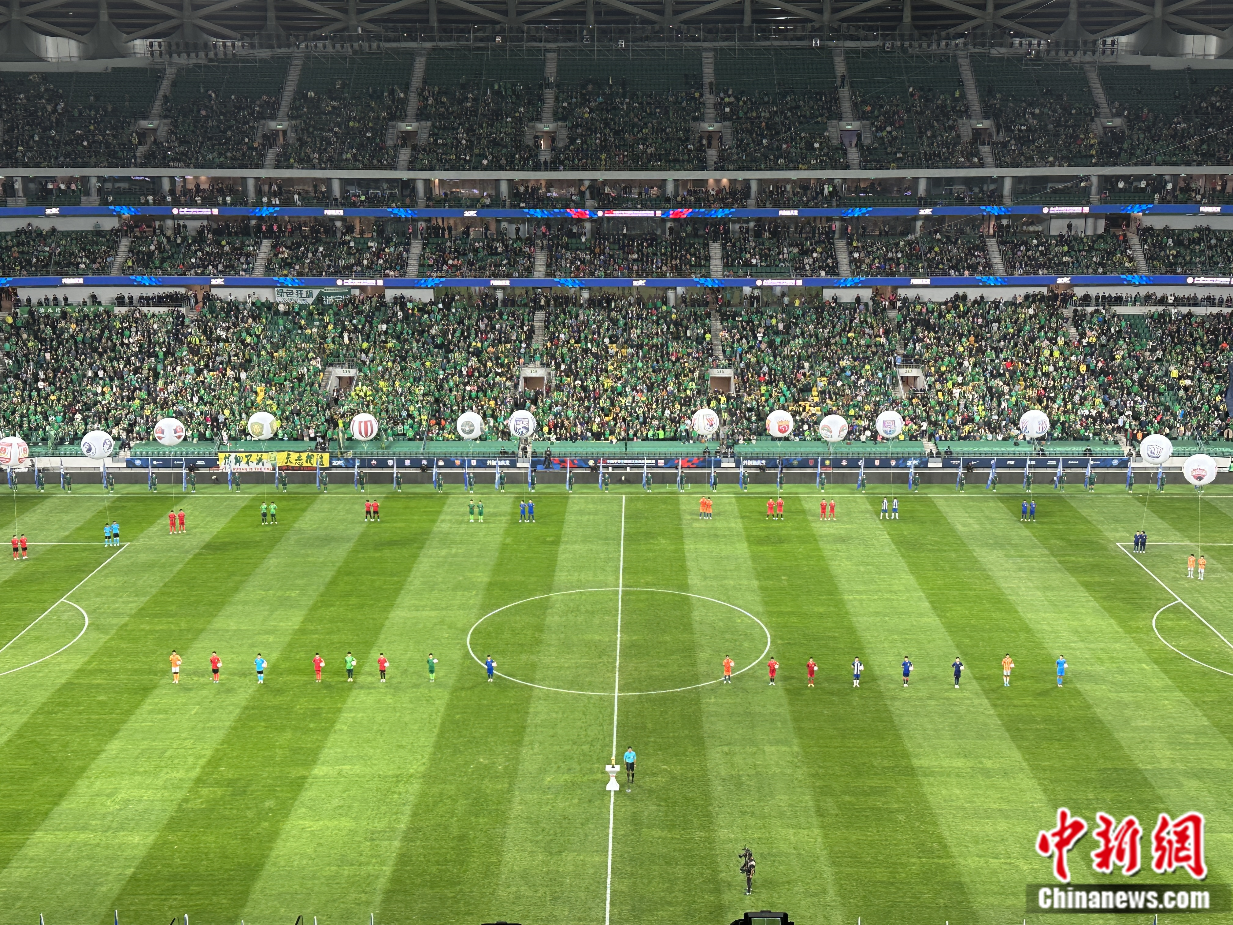 中国足球再出发：新工体回归点亮中超火爆开幕