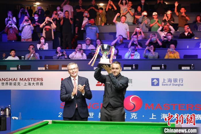 奥沙利文四连冠登顶斯诺克上海大师赛 范争一爆