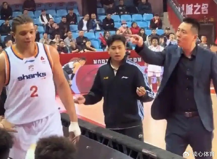 杜锋“隔行如隔山”引球迷反击，球员处境引争