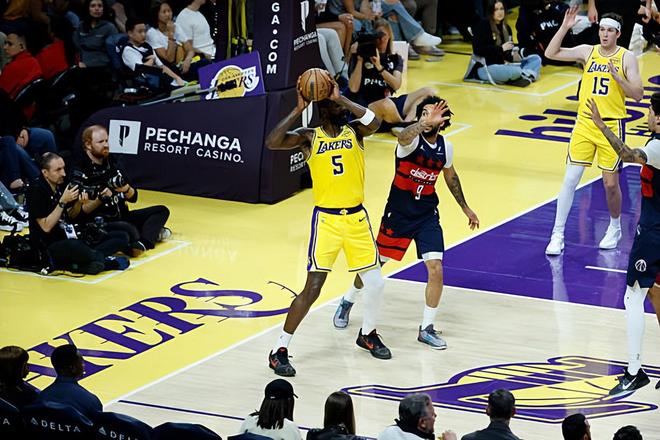 湖人轻取奇才艾顿攻防双核闪耀西部排名稳固