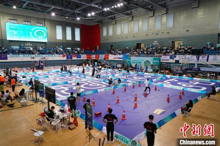 第十九届全国大学生智能汽车竞赛总决赛在哈尔