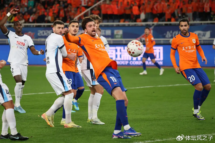 山东泰山主场1-2大连英博 韩鹏用人策略遭质疑