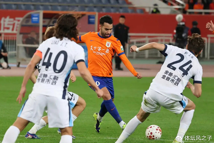 山东泰山主场1-2大连英博 韩鹏用人策略遭质疑